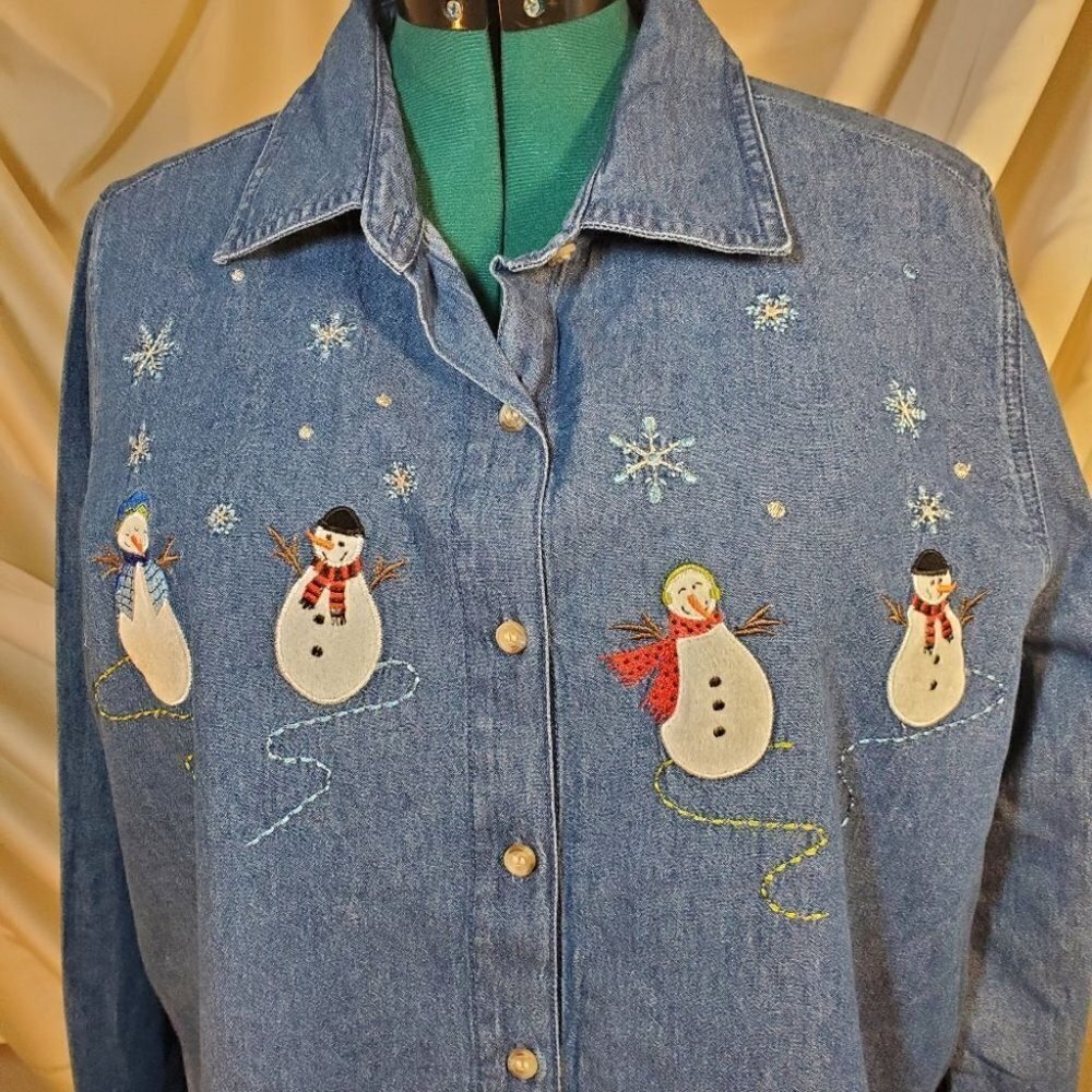 81.  Adorable, NWTs, Snowmen Chambray Shirt! How FESTIVE!!  ~ XL ~ 16/18